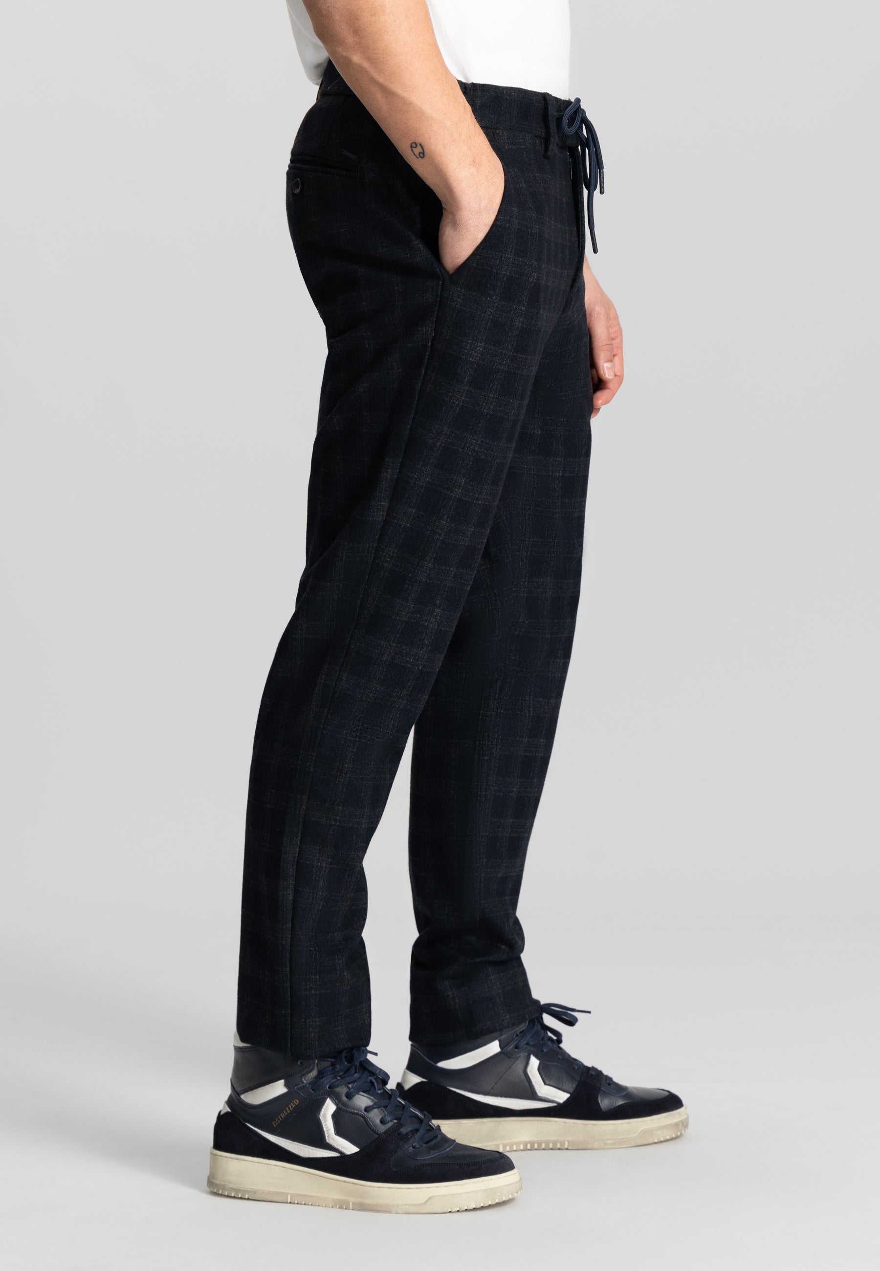 Checked Lancaster Jogger by Dstrezzed